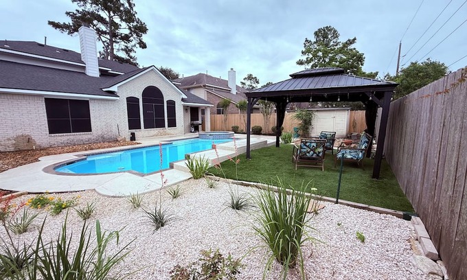 Louetta House | 4-bedroom house in wonderful Spring with a pool