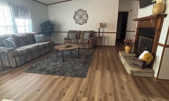 Bryant House | Charming 3-bedroom mobile home on a private lot in Bryant, AR