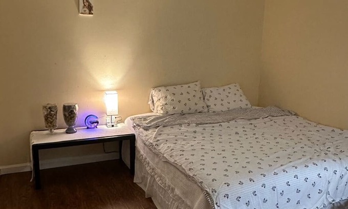 Chesterfield Apartment | Welcoming relax ~