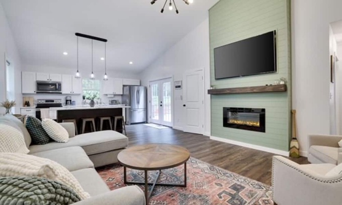 Tafton House | 5 Rooms 3 Bath-Lake Wallenpaupack Retreat Space Avail for Boat or PWC w/Trailer!