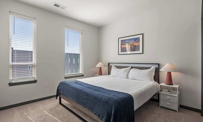 Indianapolis Apartment | CozySuites Ayr | parking, pool, gym #05