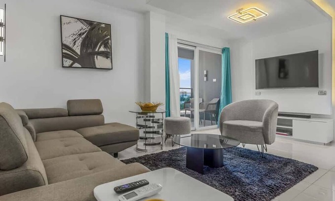 Eleanor Roosevelt Apartment | Modern & Cozy Getaway with Parking