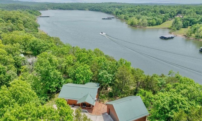 Arrow Point Cabin | Peaceful Lakefront 2 Bedroom Cabin Overlooking Table Lake