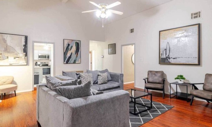 Barker House | Large Spacious Home | 7 bed, backyard,3BR, parking