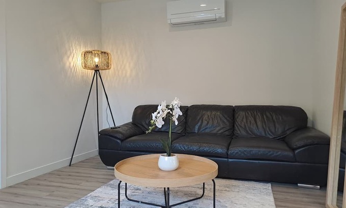 Saint Kilda House | Tainui Charm - 2 Apartments
