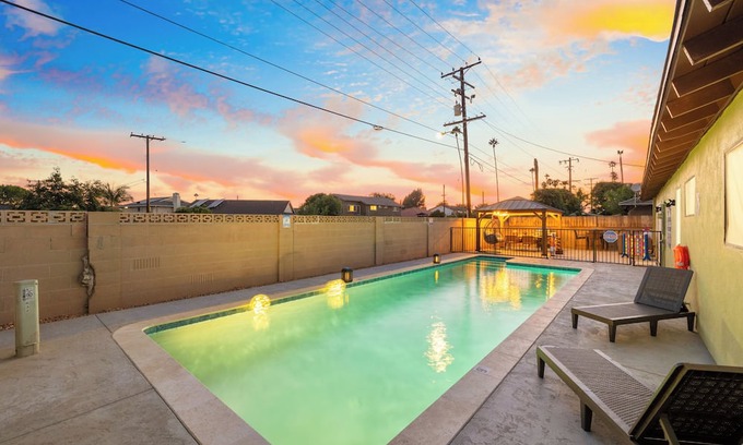 Placentia House | Disneyland Family Rental Pool Sleeps 12 Single Story