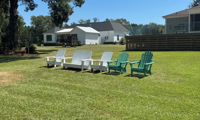 Cordele House | Charming 2-bedroom lake house on Lake Blackshear