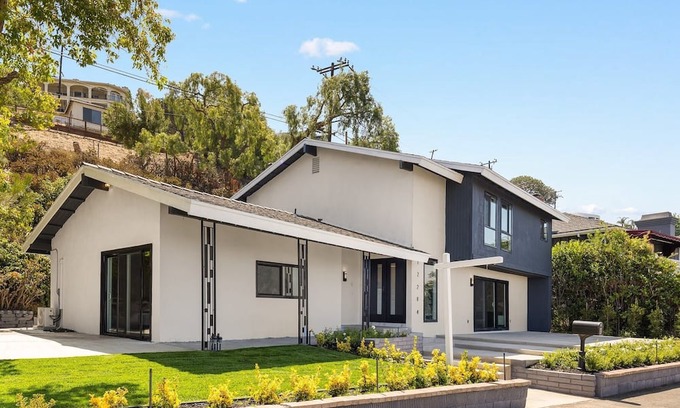 North Tustin House | Santa Ana Family Escape – Spacious Home with Breathtaking Views