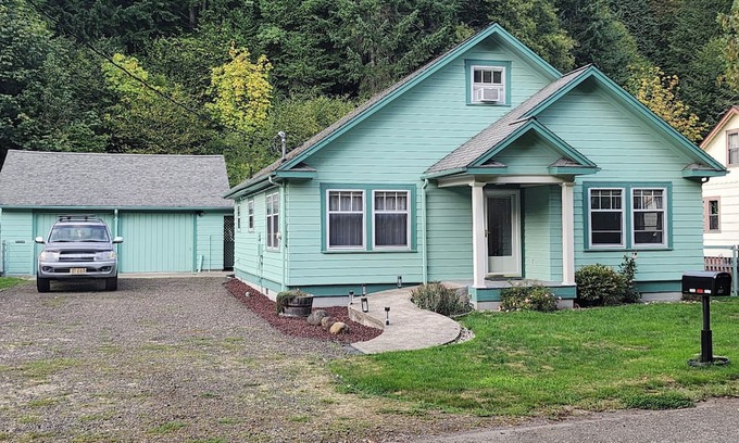 Hoodsport House | Family Friendly Hood Canal Getaway - 3 BD/2 BA Sleeps 6