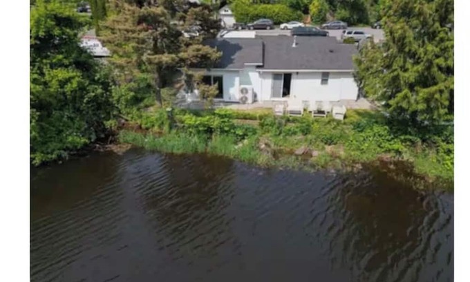 Harrison Hot Springs House | Cozy 3BR Riverside Retreat – Steps to Beach & Mineral Pool