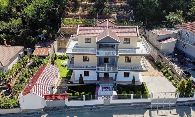 Korce Villa | Welcoming 5-bedroom villa in Maliq