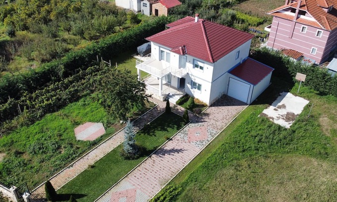 Korce Villa | Spacious 5-bedroom villa in enchanting Sovjan with AC