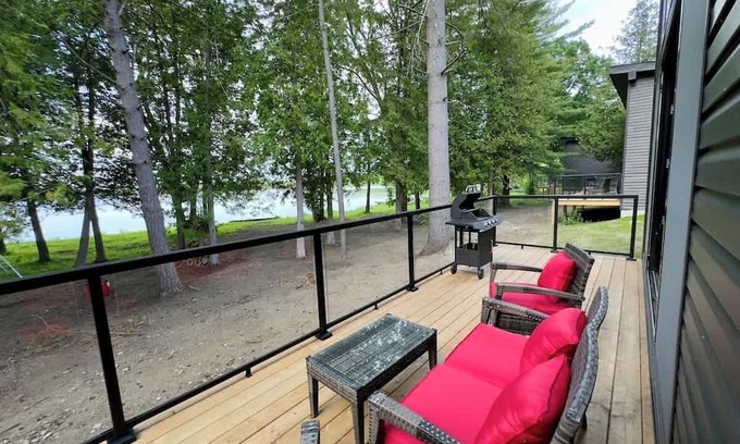 Lakefield Cabin | 3-bedroom Lakefront Villa #6