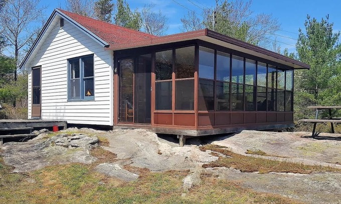 Carling Cabin | Comfy Cottage in Georgian Bay - Rockwood #4