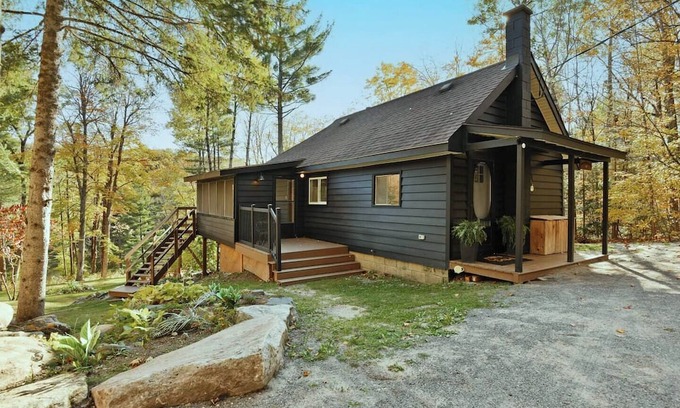 Greater Madawaska Cabin | Cozy Cabin on the water! Close to ski hill and recreational trails.