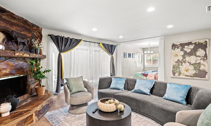 Hacienda Heights Villa | Excellent location/near Disney/Universal Studios/5BR/2.5BA/7BEDS/quiet/beautiful