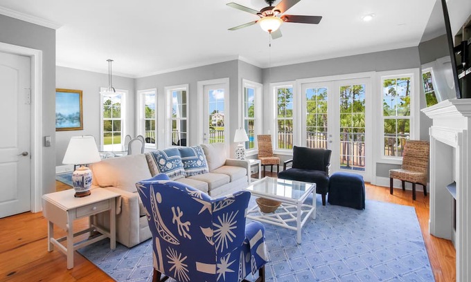 St. Marys House | River Front Charming 3-bedroom house in brilliant St. Mary with Swimming pool