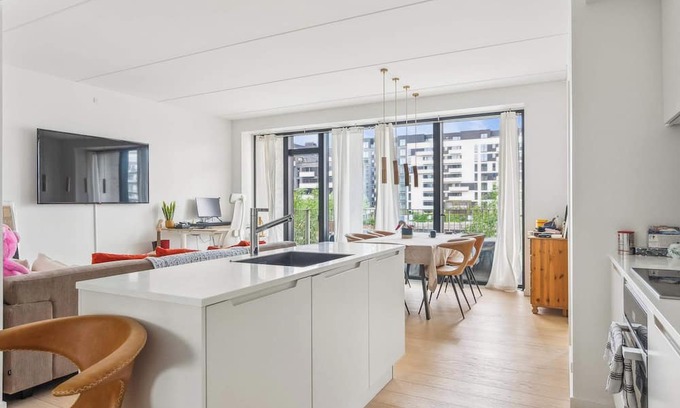 Sydhavnen Apartment | Luxury Apt with Harbor Views