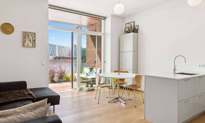 Sydhavnen Apartment | Deluxe Apt With Water Views
