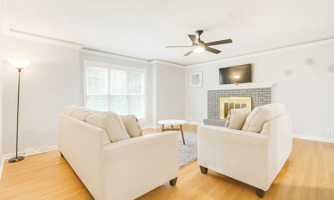 Bethel House | Cozy 3BR2.5 BA House by Legends Sleeps 8, 5 beds