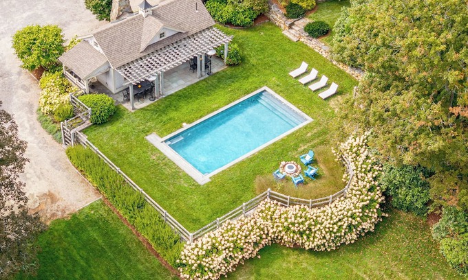 South Woodstock Cottage | Poolside Cottage at Woodstock Estates