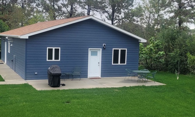 Mahto Cabin | Brand New 2-bedroom getaway cabin located a half mile from Mobridge