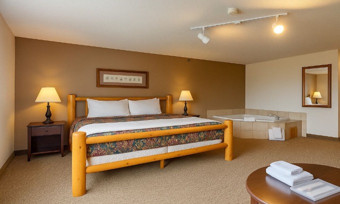 Nisswa Apartment | Nisswa Hotel – King Jacuzzi & Kitchenette #202