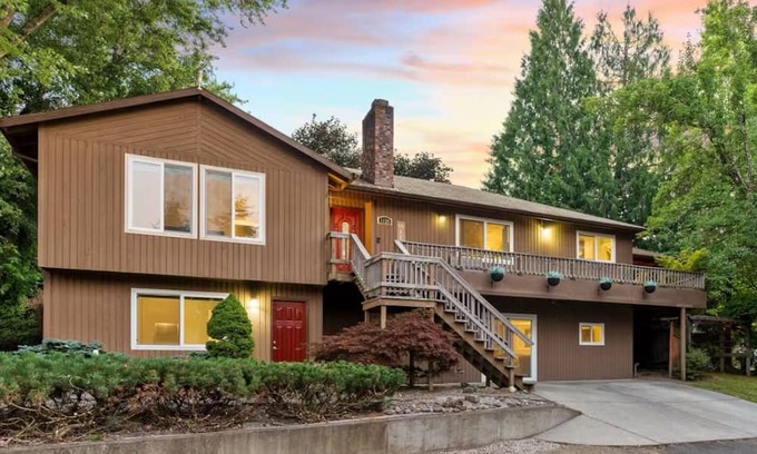 Hillsboro House | 4-bedroom house in serene Hillsboro with fitness room, AC