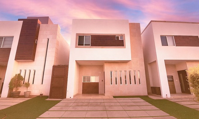 Hermosillo House | Elegant House w/Alberca 5 min Airport/Consulate