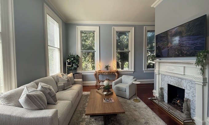 South of Broad Apartment | Historic Battery Getaway