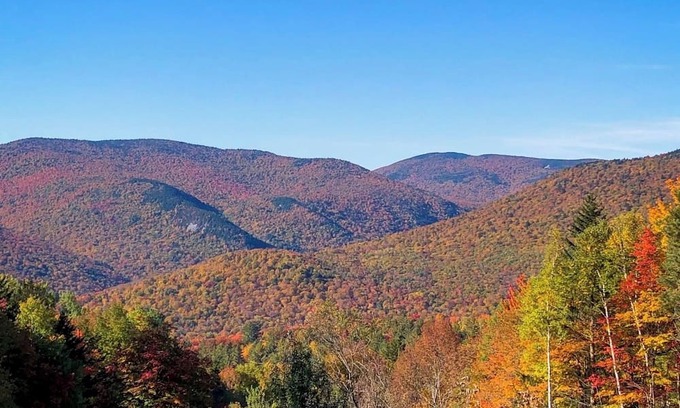 Hancock House | Mountain Log Home w/Amazing View! Foliage Awaiting