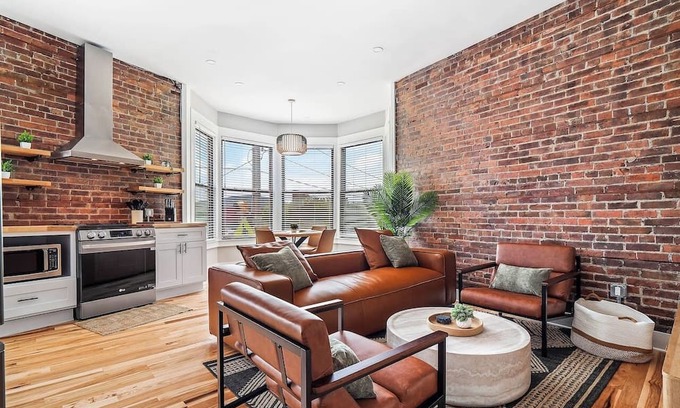 Detroit - Shoreway Apartment | Stunning Boho Apt in Ohio City