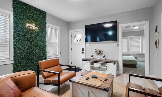 Detroit - Shoreway Apartment | Amazing Boho Oasis Apartment in Ohio City