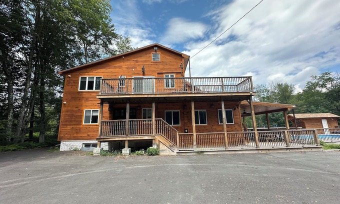 Sullivan County House | Hurleyville Spacious Getaway