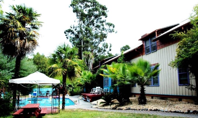 Geyserville House | Lodge Room for 2-3 people