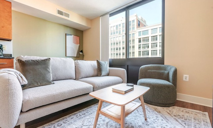 Mount Vernon Triangle Apartment | Blueground | Mount Vernon Triangle, pool, nr National Gallery of Art