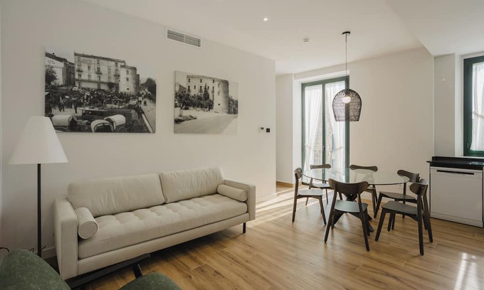 Hostalric Apartment | A charming getaway in a building full of history