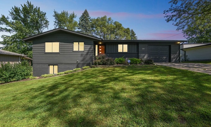 University Heights House | NEW! Iowa City 4BR Backyard Walk to Stadium