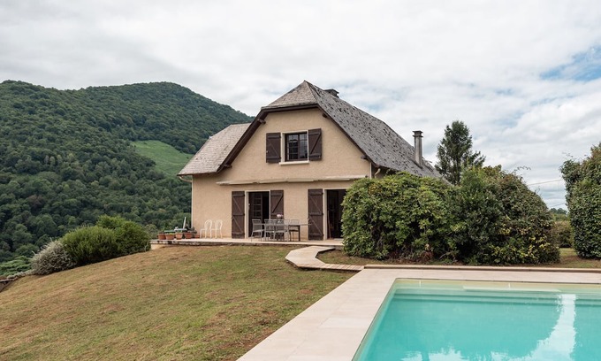 Arthez-d'Asson House | Villa Delb – Mountain View, Private Pool and Wi-Fi