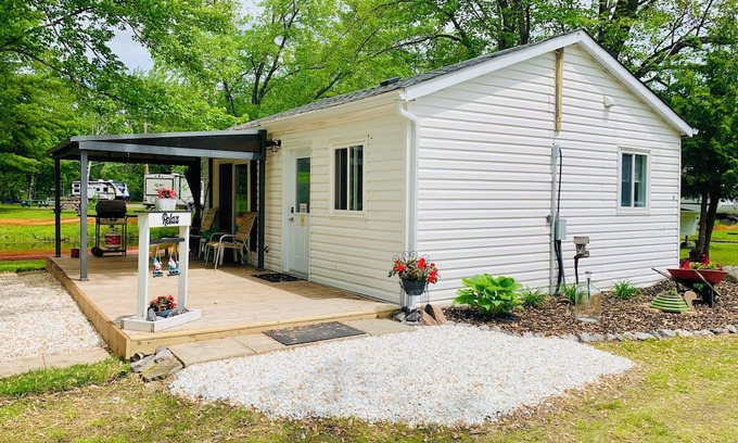 North Bay Cabin | Riverview Cabin Cottage B