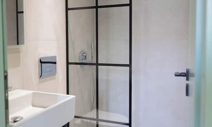 Qender Hotel | Chic Warehouse Loft in Central Saranda – Walk to Port & Promenade!