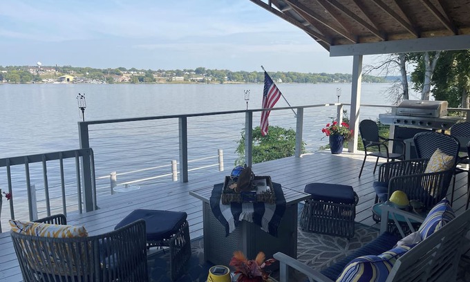 Port Byron House | Mississippi Riverfront Retreat - River's Edge - Quad Cities