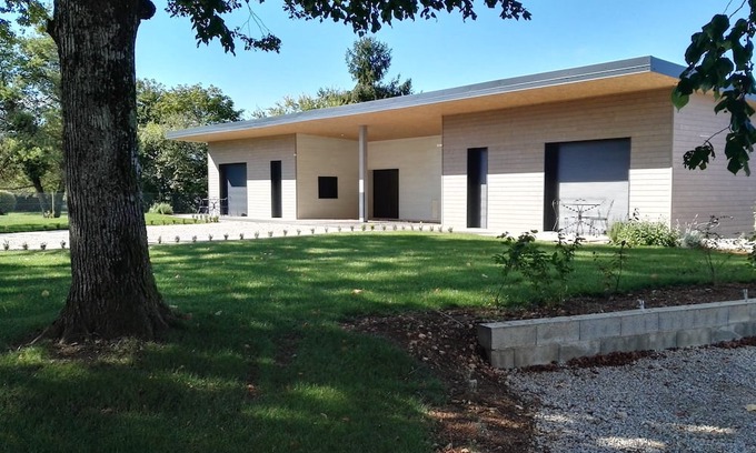 Ampilly-le-Sec House | Single-storey gîte, wooded, enclosed and secure grounds.