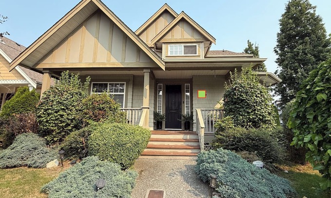 Surrey House | 4-bedroom house in South Surrey with loads of space