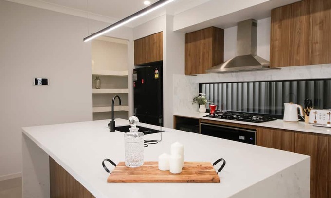 Rochedale House | 🌟4BR Designer Home | 5★Luxury, FamilySafe | CBD+Airport Proximit
