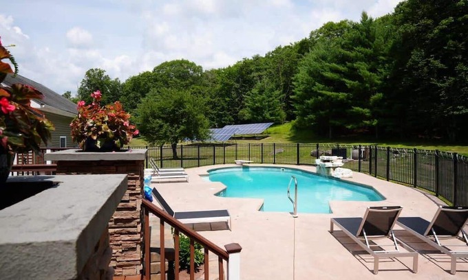 Ellenville House | Play. Chill. Repeat +Pickleball