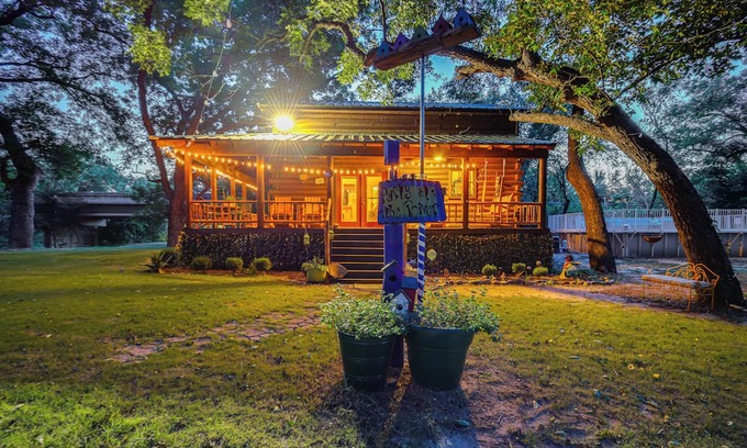 Evant Cabin | Private Pool: Fun Riverfront Retreat in Hamilton!
