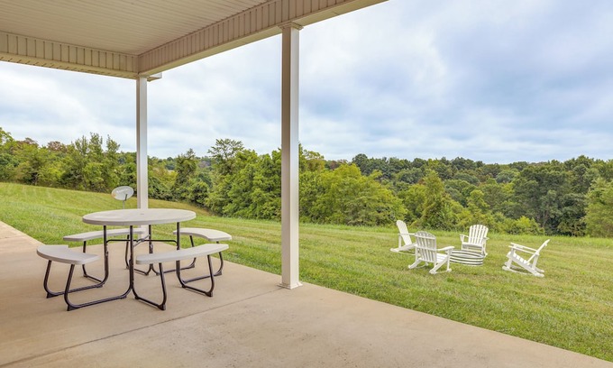 Rutland House | 14 Mi to Ark Encounter: Rural Corinth Escape!