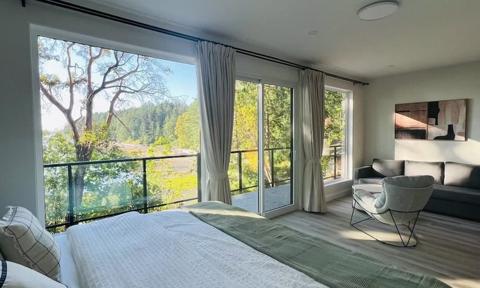 Yellow Point House | Oceanfront Guest Floor with King beds/Beach access