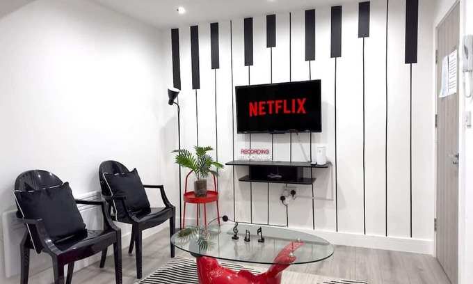 Haringey Apartment | Modern 2-Bedroom Flat Near Turnpike Lane Station